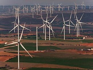 Ветряные турбины в Вильяр-де-лос-Наваррос, провинция Сарагоса, Испания